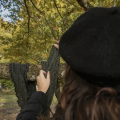 Black Colour hue - Ginger Baret black
