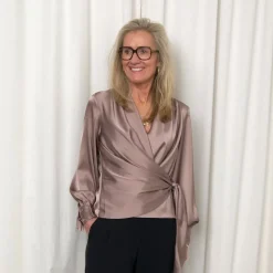 Karmamia Copenhagen bluse - Ines semi rich tan